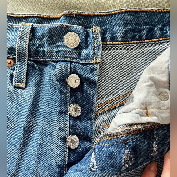 LEVIS | Distressed High Waist Denim Shorts - Picture 5 of 5